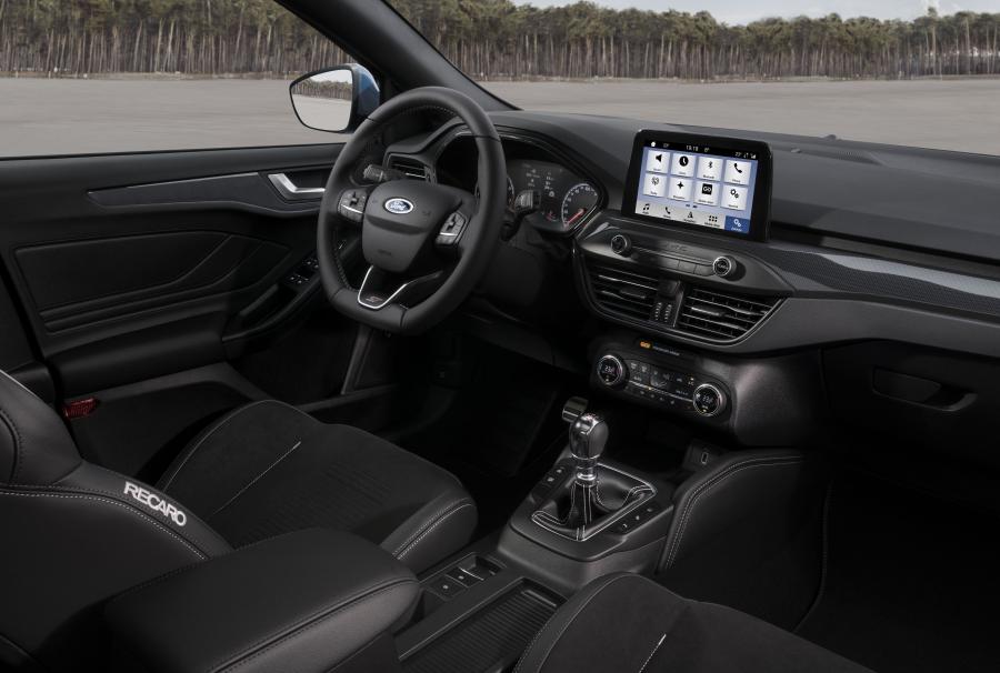 Интерьер Ford Focus ST 2019 года  (WW) (фото 3 из 43)